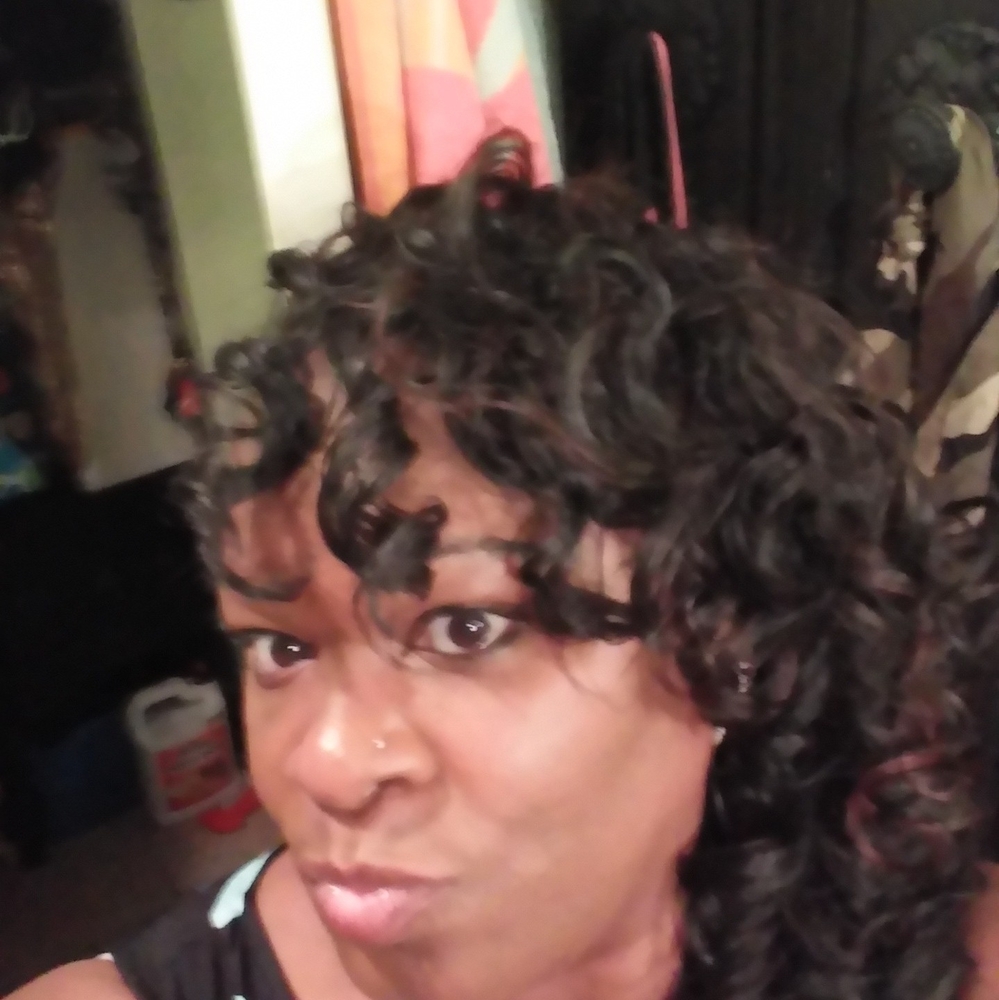 Meet your Posher, Carmelia